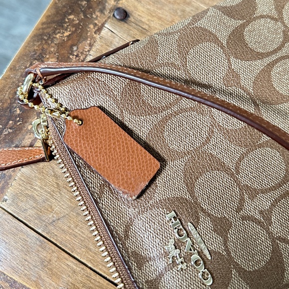 Coach messenger crossbody bag in signature canvas - Picture 9 of 10